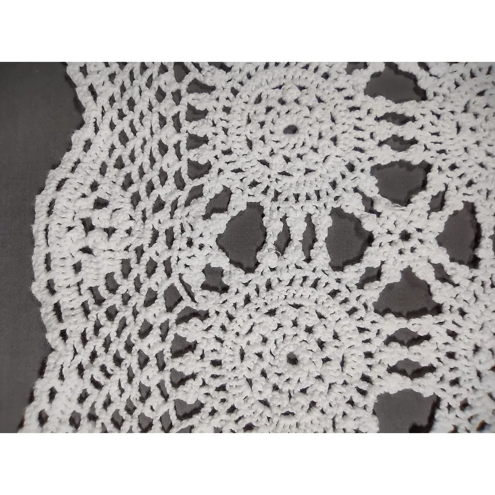 Vtg handmade crochet cotton doilie, cream, 12